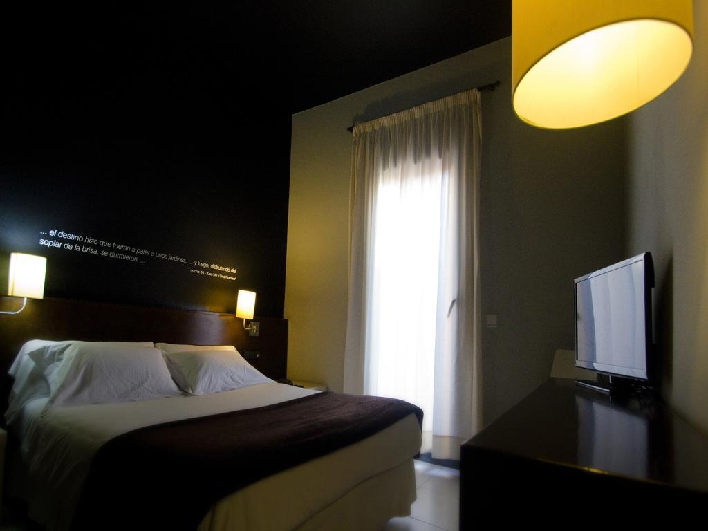 Hostal Badaloni Бадалона Номер фото