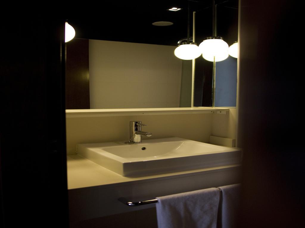 Hostal Badaloni Бадалона Екстер'єр фото